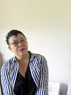  Carrie Yamaoka (*1957), Porträtfoto, Foto: Courtesy Carrie Yamaoka  