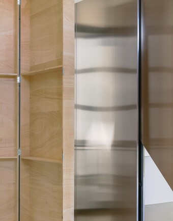 Thea Djordjadze (*1971), Installationsansicht EDI HILA | THEA DJORDJADZE, Hamburger Kunsthalle, Hamburg, 2025, © Thea Djordjadze / VG Bild-Kunst, Bonn 2025, Foto: Simon Menges