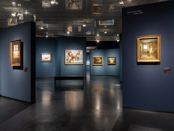 Installationsansicht der Ausstellung RENDEZVOUS DER TRÄUME. Surrealismus und deutsche Romantik, 13. Juni bis 12. Oktober 2025, Foto: Fred Dott