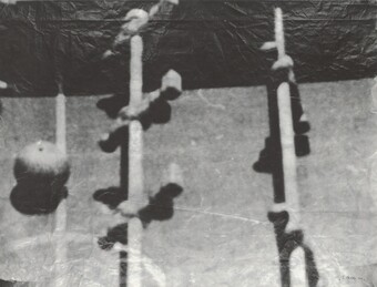 Sigmar Polke (1941–2010) Fernsehbild (Kicker) I, 1973, Hamburger Kunsthalle, Kupferstichkabinett, © The Estate of Sigmar Polke, Köln / VG Bild-Kunst, Bonn 2025, Foto: Christoph Irrgang