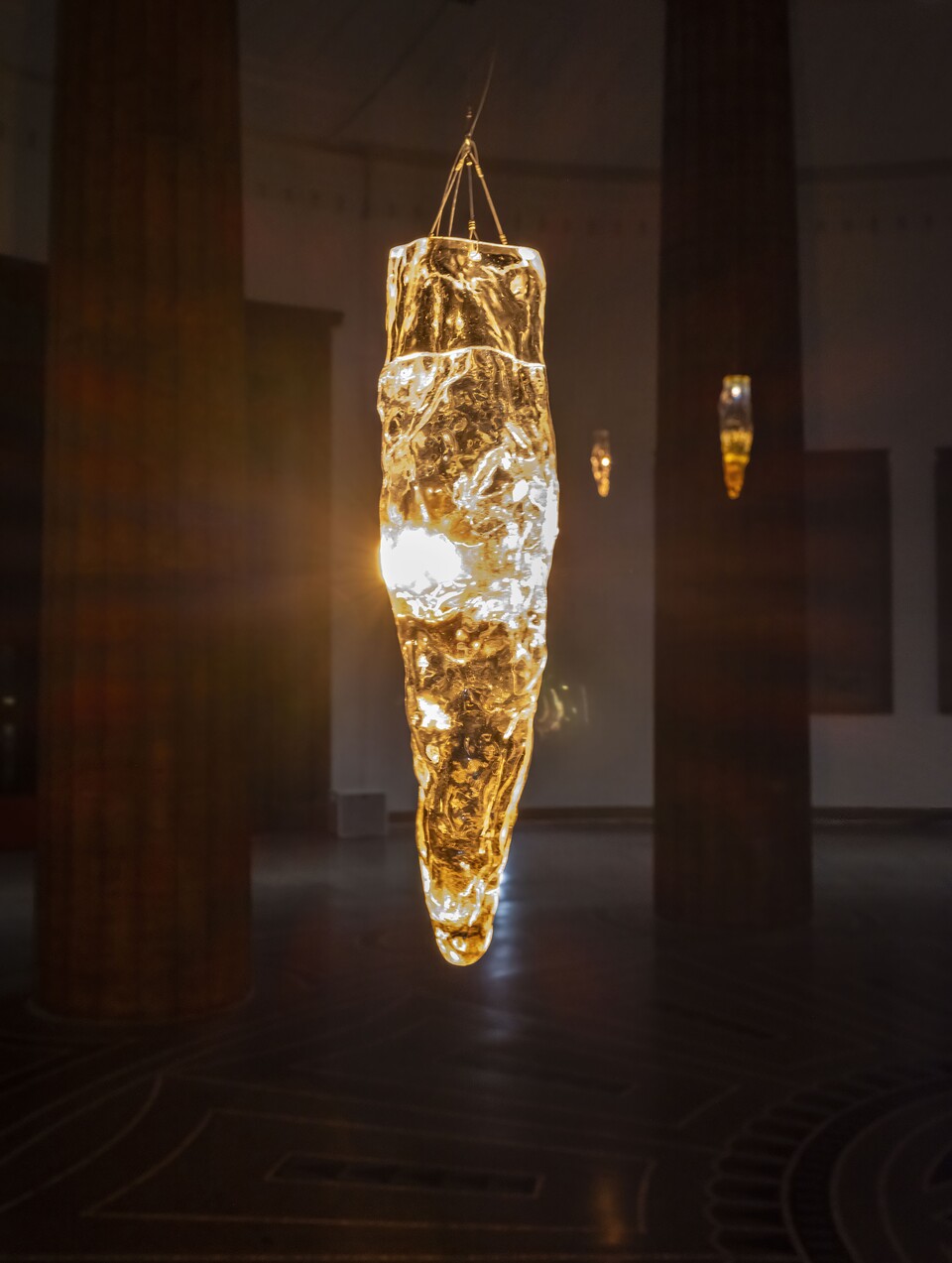 Installationsansicht der Ausstellung The Ephemeral Lake – Eine digitale Installation von Jakob Kudsk Steensen, 12. April bis 27. Oktober 2024, Hamburger Kunsthalle  © Courtesy the artist  © Hamburger Kunsthalle,  Foto: Christoph Irrgang Installationsansicht der Ausstellung The Ephemeral Lake – Eine digitale Installation von Jakob Kudsk Steensen, 12. April bis 27. Oktober 2024, Hamburger Kunsthalle  © Courtesy the artist  © Hamburger Kunsthalle,  Foto: Christoph Irrgang