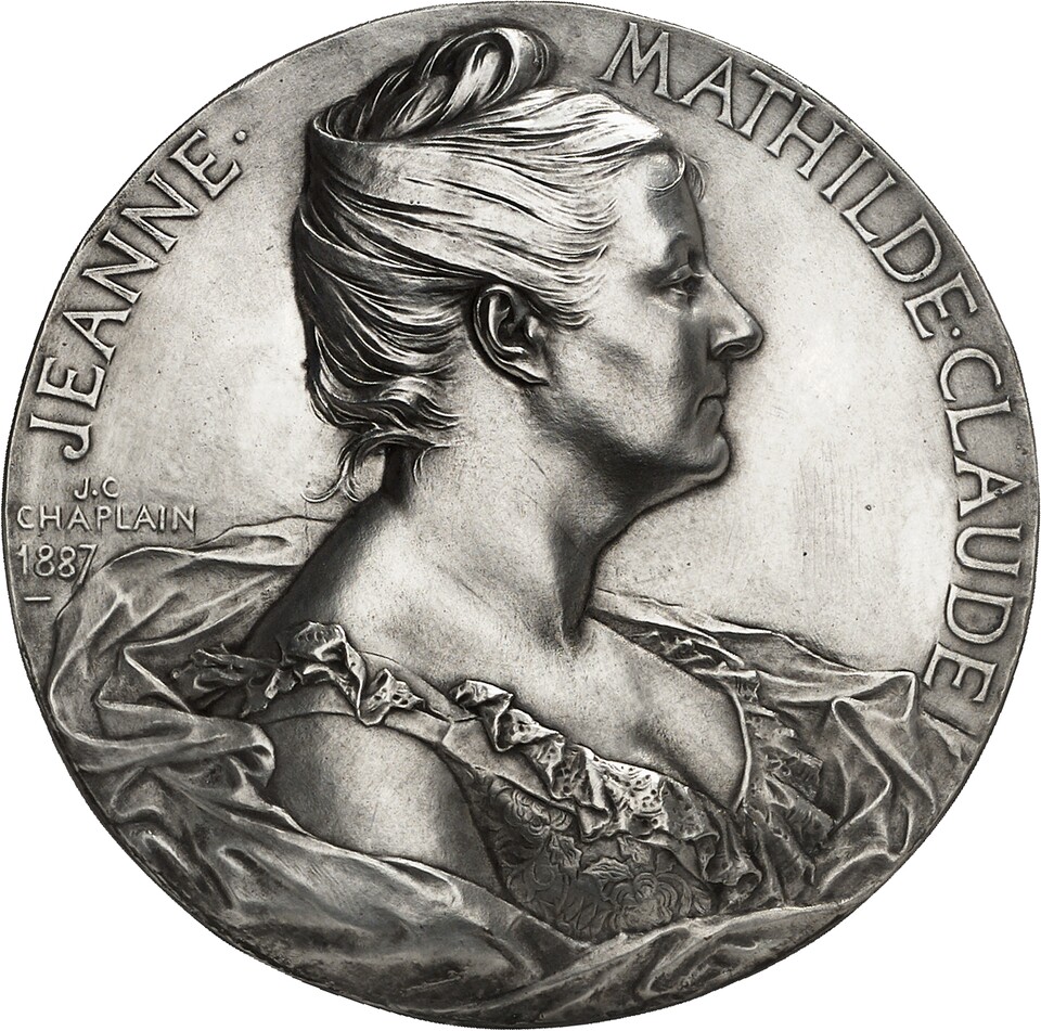 Jules-Clément Chaplain (1839–1909) Auf Jeanne Mathilde Claude (Vorderseite), 1887 Medaille: Kupfer, versilbert, Ø 124 mm, 92,50 g © Hamburger Kunsthalle Foto: B. Seifert / Lübke+Wiedemann / Germany