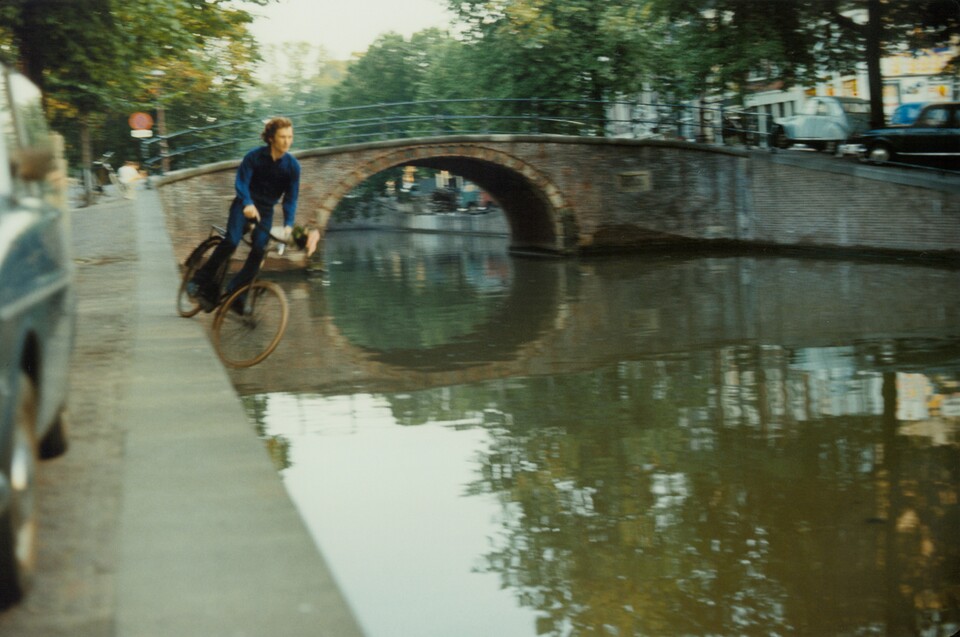 Bas Jan Ader (1942–1975) Fall 2, Amsterdam, 1970 © The Estate of Bas Jan Ader / Mary Sue Ader Andersen / VG Bild-Kunst, Bonn 2024. Courtesy of Meliksetian / Briggs, Dallas