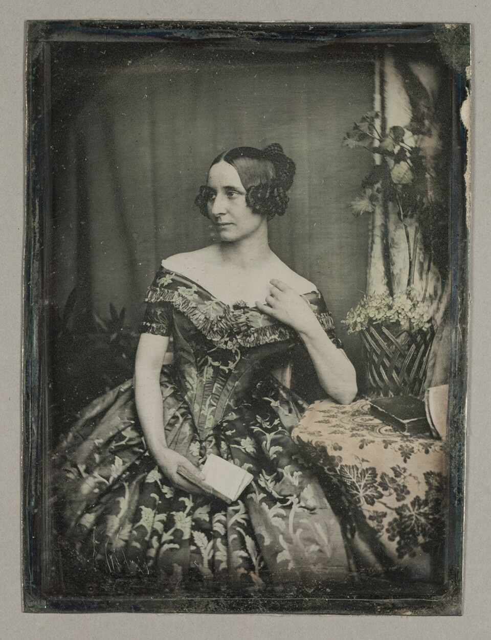 Carl Ferdinand Stelzner (1805–1894) Die Miniaturmalerin Caroline Stelzner (1808–1875), 1843 Daguerreotypie, 10,8 x 8,1 cm Museum für Kunst und Gewerbe © Museum für Kunst und Gewerbe