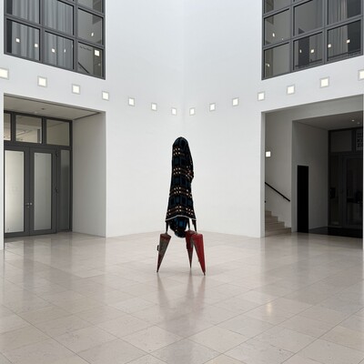 Berlinde De Bruyckere, Zonder Titel, 1993, 1993, Blanket, wood, iron, 250 x 80 x 67 cm, Hamburger Kunsthalle. Erworben 2026 mit Mitteln der HERMANN REEMTSMA STIFTUNG, © Berlinde De Bruyckere